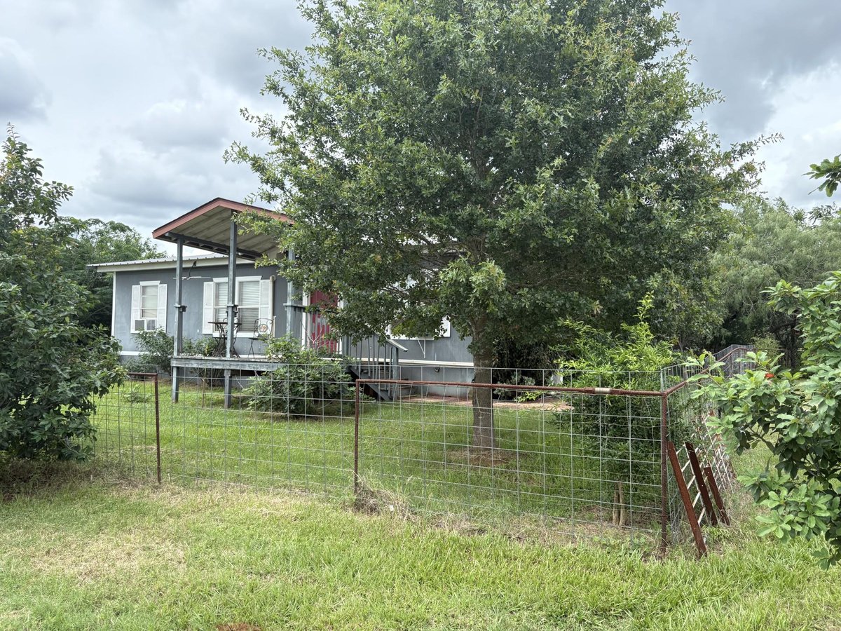 View 2990 S 304 Highway in Craft, John S 2990 S 304 Highway - front exterior - Luxury home in Craft, John S, Rosanky, TX