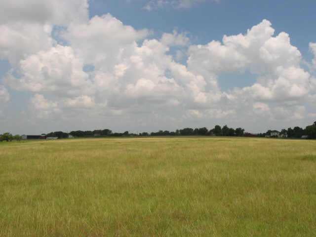 View 3 Cr 404 3 Cr 404 - front exterior - Luxury home in Taylor, TX