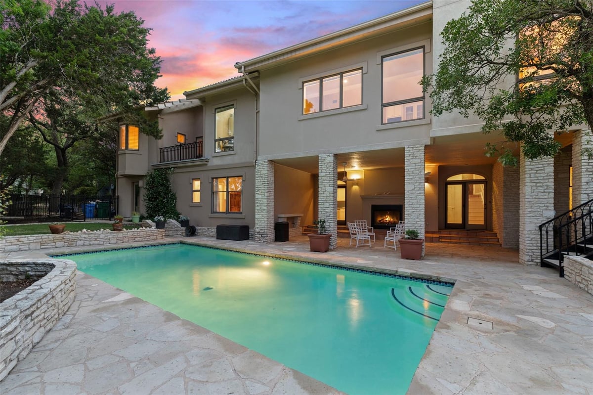 3 Crabapple Ct - front exterior - Luxury home in Hills Lakeway Ph 02, The Hills, TX