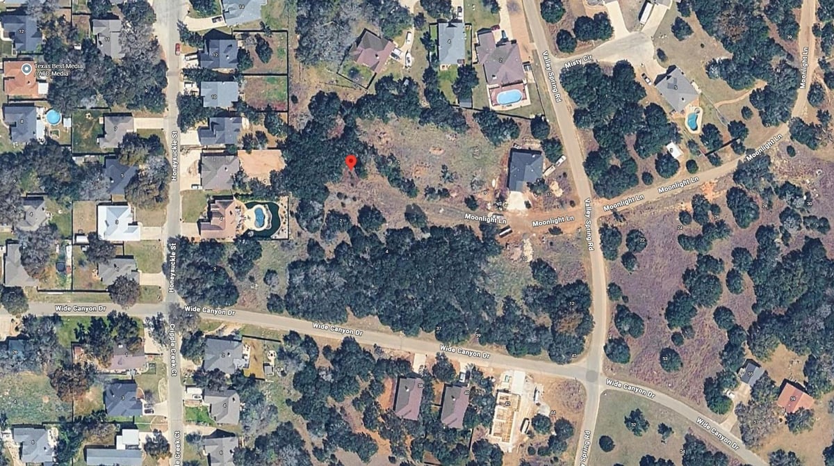Living area at 3 Moonlight Ln - Woodcreek Sec 19, Wimberley, TX