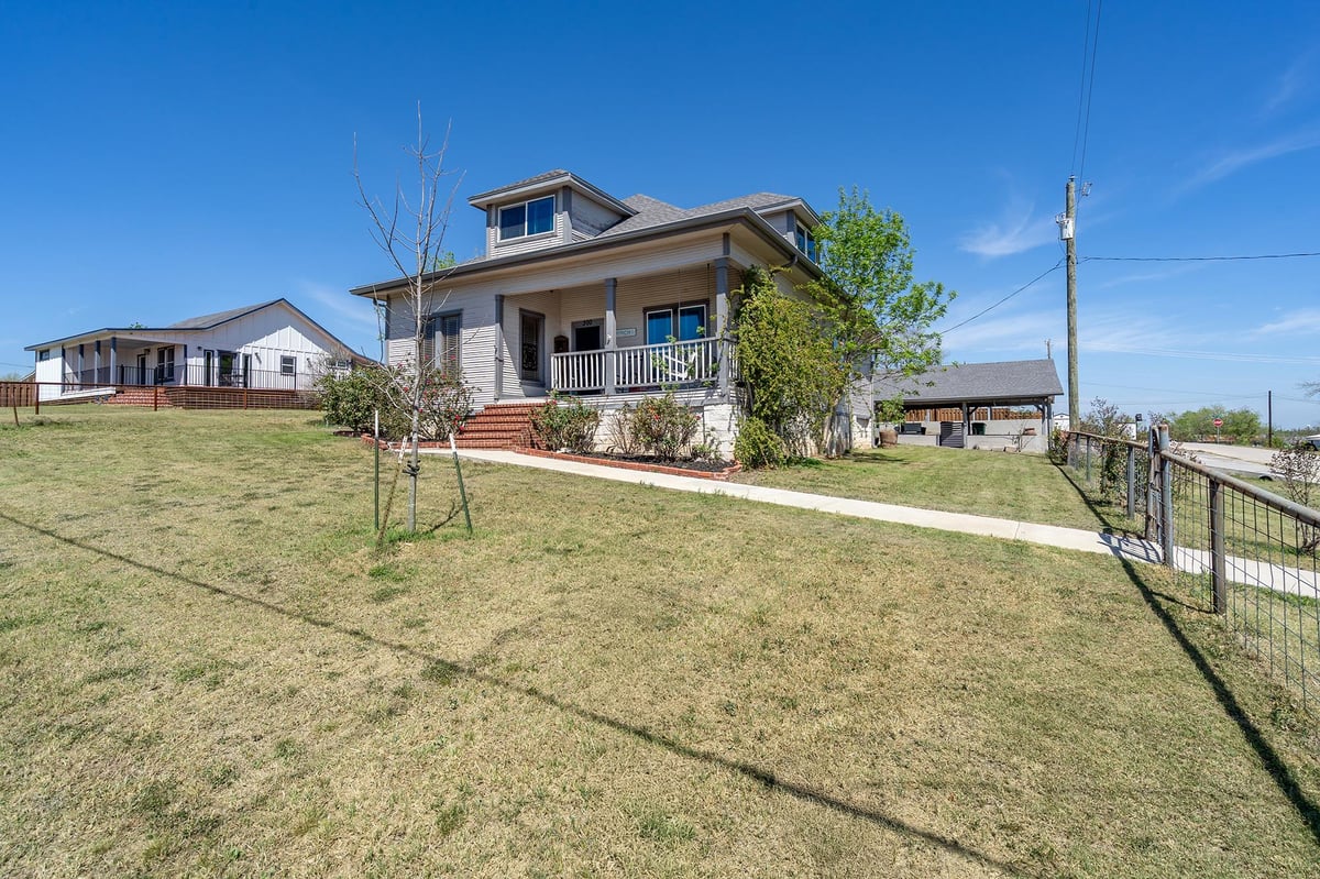 View 300-A Herrin St in Coupland City 300-A Herrin St - front exterior - Luxury home in Coupland City, Coupland, TX
