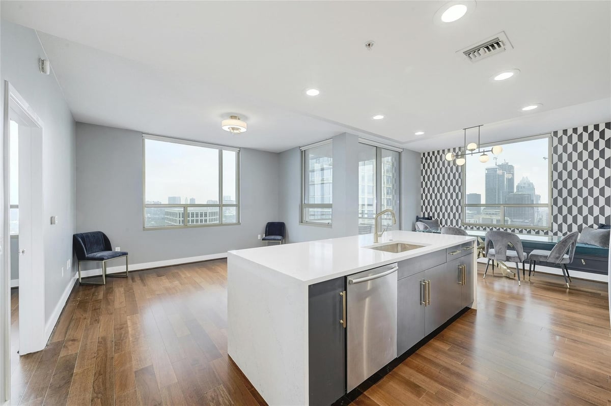 300 Bowie St Unit #2301 - front exterior - Luxury home in Spring Condo Amd, Austin, TX