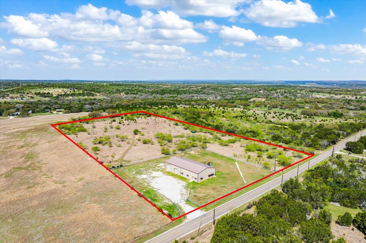 300 County Road 407 - front exterior - Luxury home in Spicewood, TX