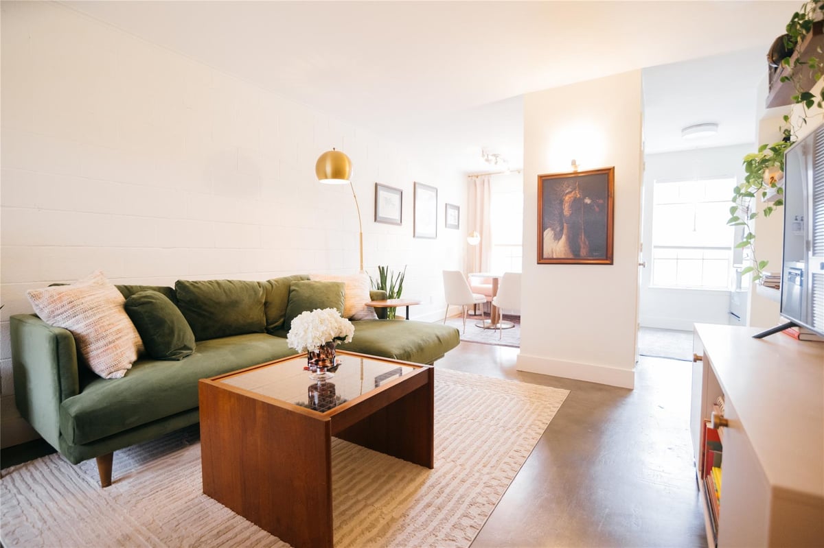 View 300 Crockett ST Unit #209 in Courtyard Condo Amd 300 Crockett ST Unit #209 - front exterior - Luxury home in Courtyard Condo Amd, Austin, TX