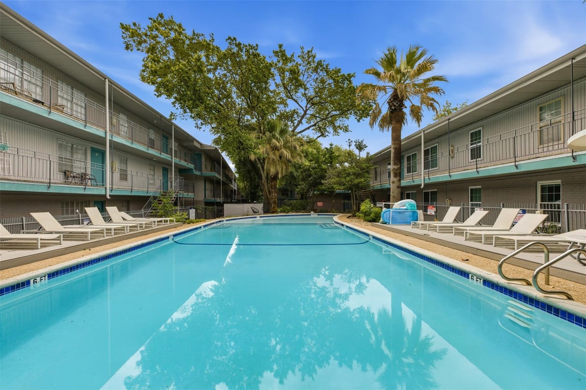 View 300 Crockett ST Unit #315 in Courtyard Condo Amd 300 Crockett ST Unit #315 - front exterior - Luxury home in Courtyard Condo Amd, Austin, TX