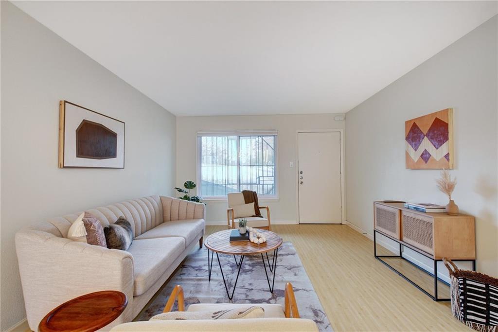 View 300 Crockett ST Unit #316 in Courtyard Condo Amd 300 Crockett ST Unit #316 - front exterior - Luxury home in Courtyard Condo Amd, Austin, TX