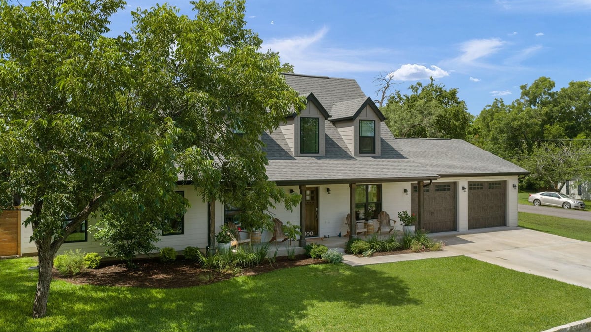 View 300 E Bluebonnet LN in Johnson City 300 E Bluebonnet LN - front exterior - Luxury home in Johnson City, Johnson City, TX