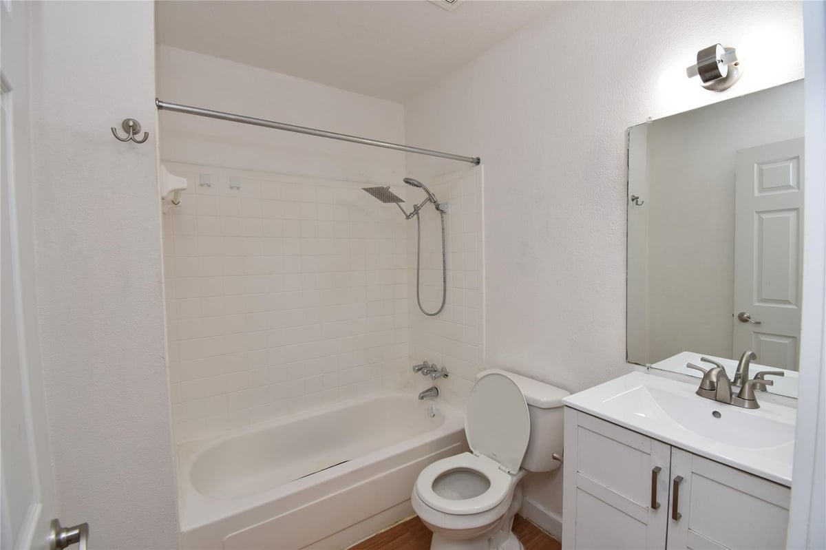 Primary bedroom at 300 E Croslin St Unit #114 - 2 bed 1 bath home