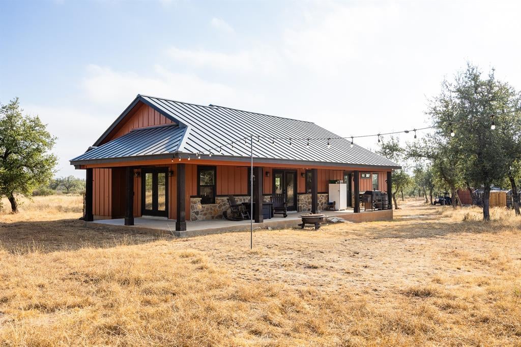 Living area at 300 Kiowa Creek Trl - 3 bed 2 bath home