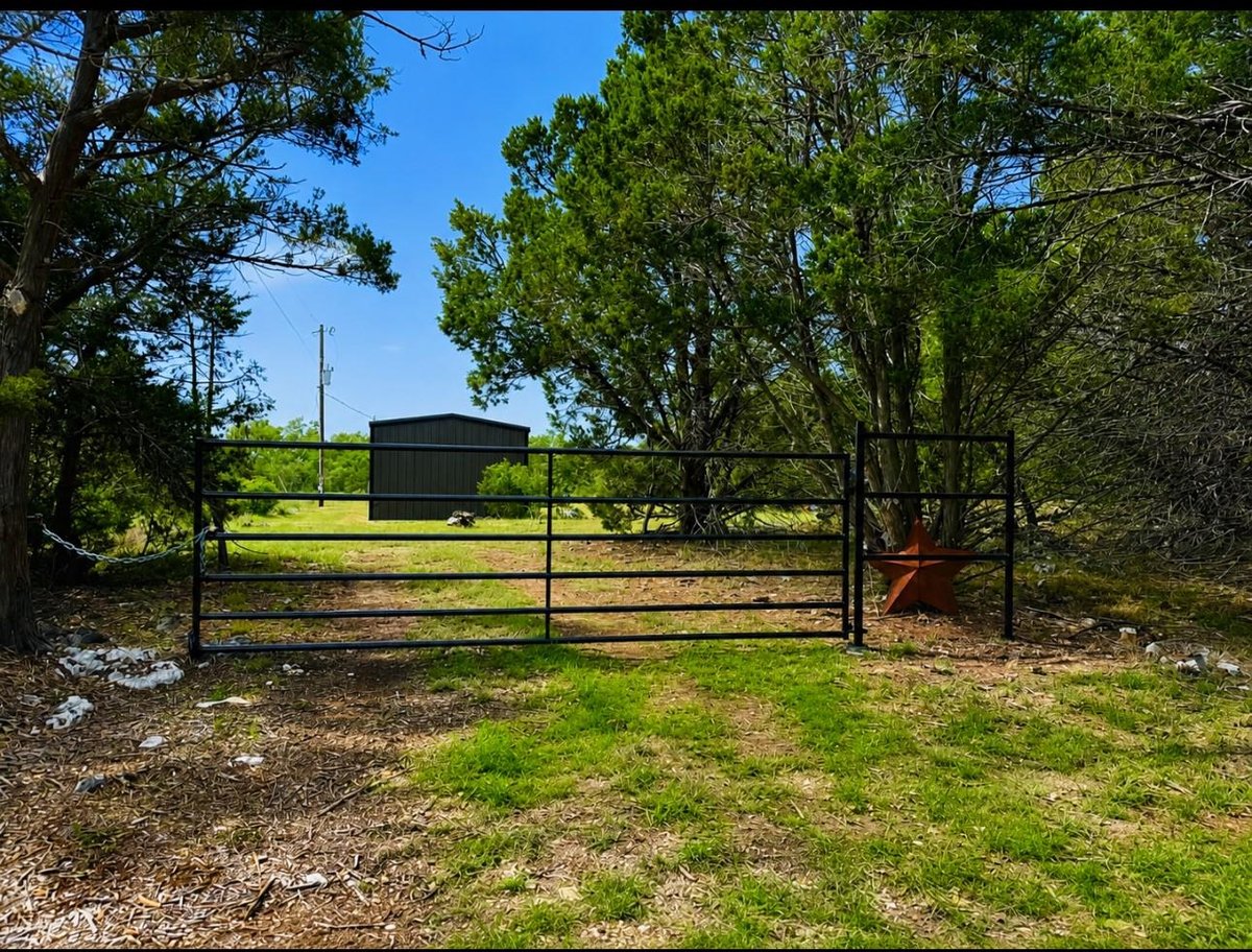 View 300 Live Oak Hills CT in Rancho Encino Ph I 300 Live Oak Hills CT - front exterior - Luxury lot in Rancho Encino Ph I, San Marcos, TX