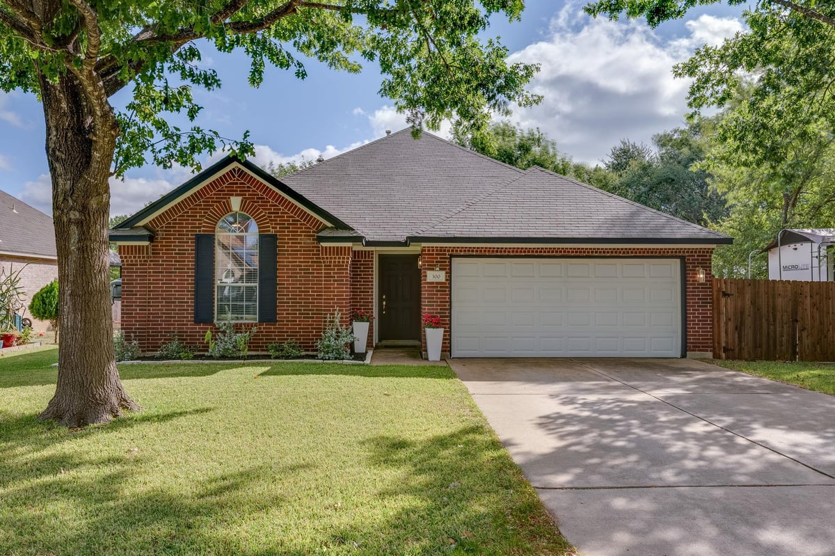 View 300 N Rainbow Bridge Dr in Park Place Ph 3 300 N Rainbow Bridge Dr - property photo 1 - Luxury home in Park Place Ph 3, Cedar Park, TX