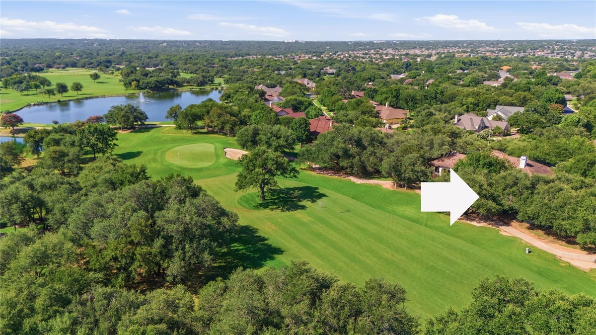 300 Stardust LN - front exterior - Luxury home in Sun City Georgetown Neighborhood 16-3, Georgetown, TX