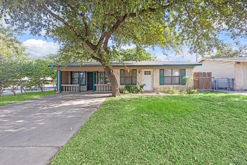 View 300 Tilbury LN in Greenwood Hills Sec 04 300 Tilbury LN - property photo 1 - Luxury home in Greenwood Hills Sec 04, Austin, TX