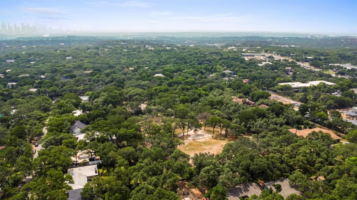 View 300 Westlake DR in Jacques Place 300 Westlake DR - front exterior - Luxury lot in Jacques Place, West Lake Hills, TX