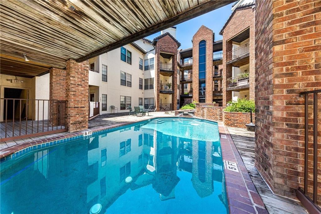Living area at 3001 Cedar St Unit #209 - 1 bed 1 bath home