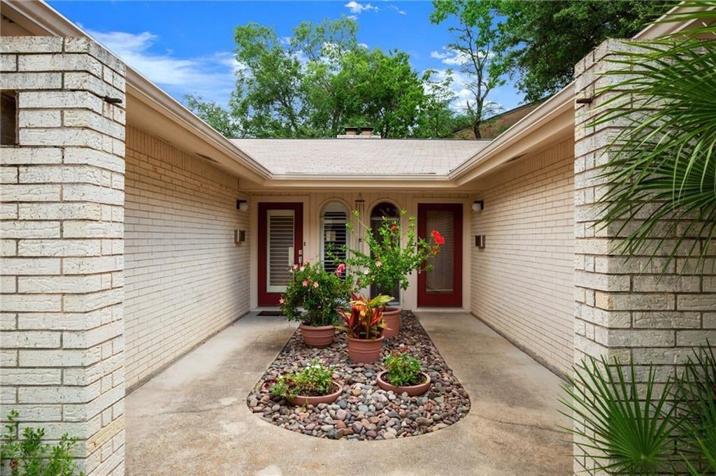 View 3004 Maywood CIR Unit #A in Woods Knoll Add 3004 Maywood CIR Unit #A - property photo 1 - Luxury home in Woods Knoll Add, Austin, TX