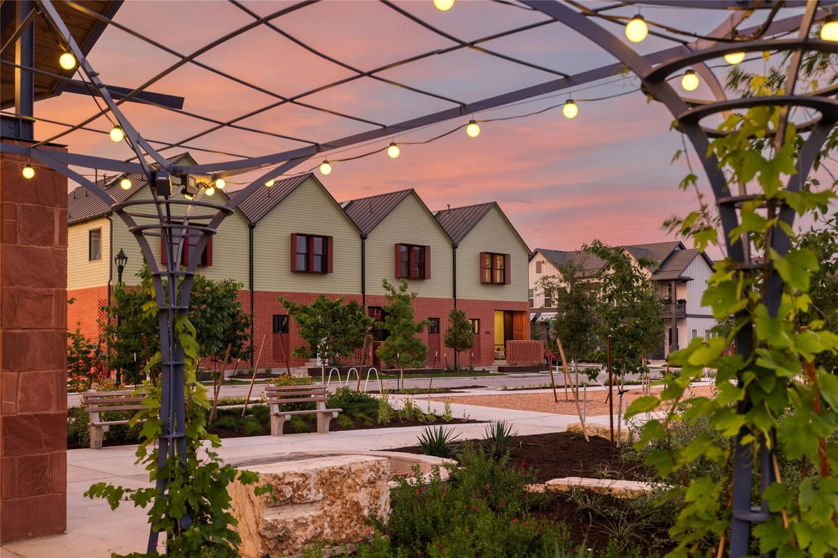 3004 Sorin ST - front exterior - Luxury home in Mueller Sec 11 Sub, Austin, TX