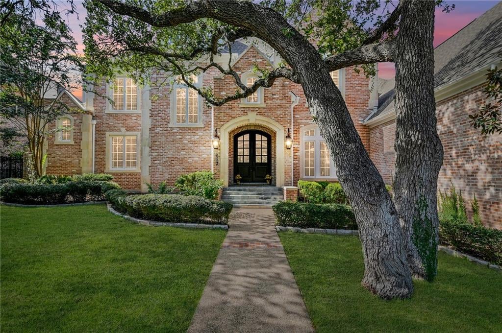 View 3004 Sparkling Brook LN in Westview On Lake Austin Ph C Sec 03 3004 Sparkling Brook LN - property photo 1 - Luxury home in Westview On Lake Austin Ph C Sec 03, Austin, TX