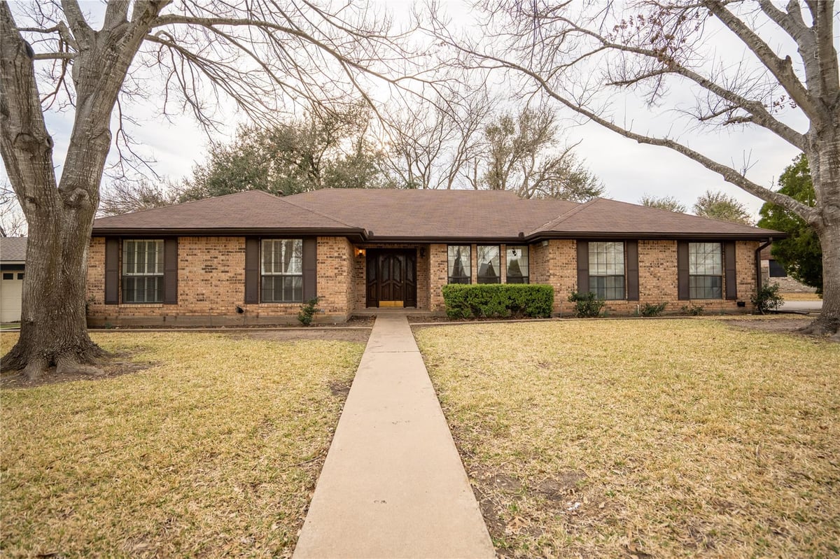 View 3005 Davis St in Bel-Air Sec 03 3005 Davis St - property photo 1 - Luxury home in Bel-Air Sec 03, Taylor, TX