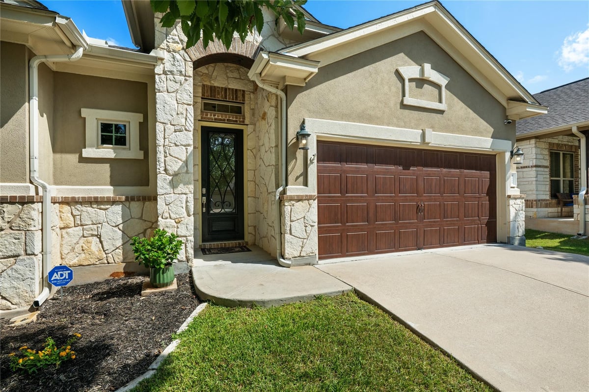 View 3005 Paseo De Charros in Caballo Ranch Sec 4 3005 Paseo De Charros - property photo 1 - Luxury home in Caballo Ranch Sec 4, Leander, TX