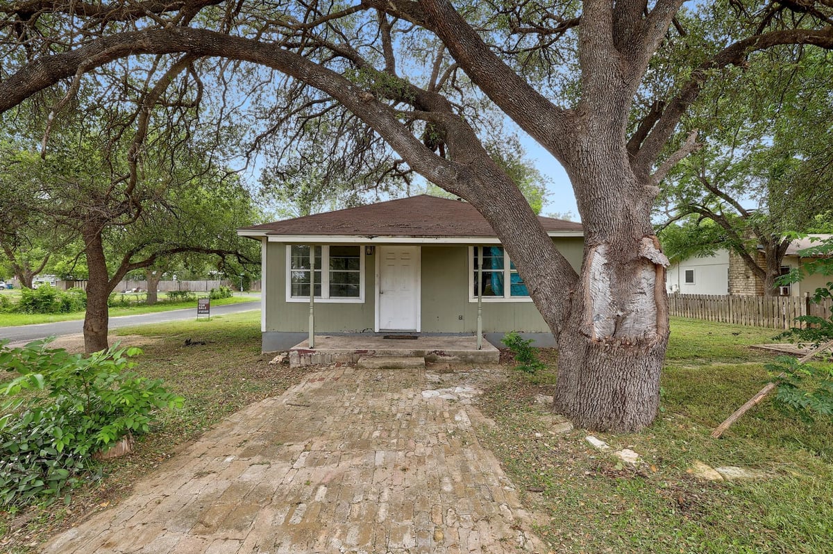 View 3007 Michoacan DR in Valle Del Rio Add 3007 Michoacan DR - property photo 1 - Luxury home in Valle Del Rio Add, Del Valle, TX