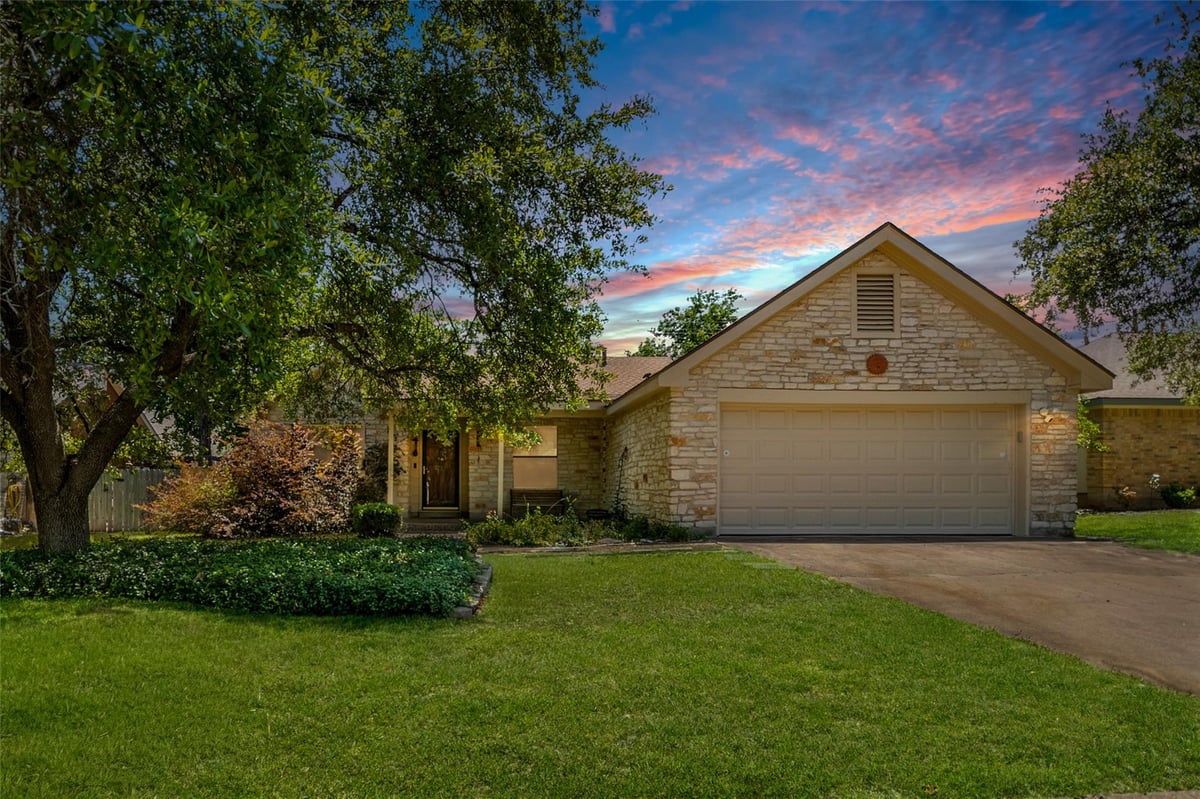 View 3007 Peacemaker ST in Brushy Creek Sec 02 Amd Lts 01-12 Blk 12 L 3007 Peacemaker ST - front exterior - Luxury home in Brushy Creek Sec 02 Amd Lts 01-12 Blk 12 L, Round Rock, TX