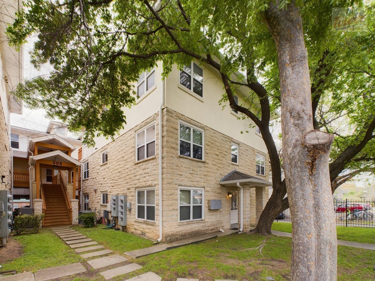 View 3007 Speedway Ave Unit #3 in Speedway Condo Amd The 3007 Speedway Ave Unit #3 - property photo 1 - Luxury home in Speedway Condo Amd The, Austin, TX