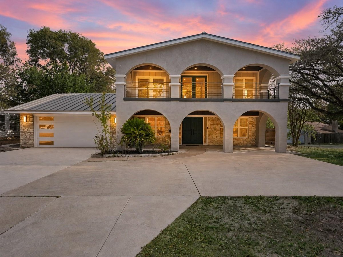 View 3008 Cedarlawn CIR in Cherrylawn Sec 02 3008 Cedarlawn CIR - property photo 1 - Luxury home in Cherrylawn Sec 02, Austin, TX