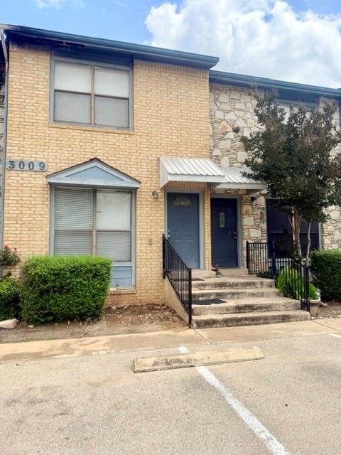 3009 Whisper Oaks LN Unit #F - front exterior - Luxury home in Whisper Oaks, Georgetown, TX