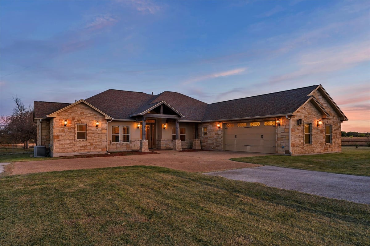 View 301 Cr 253 in Summerlin Estates 301 Cr 253 - front exterior - Luxury home in Summerlin Estates, Bertram, TX