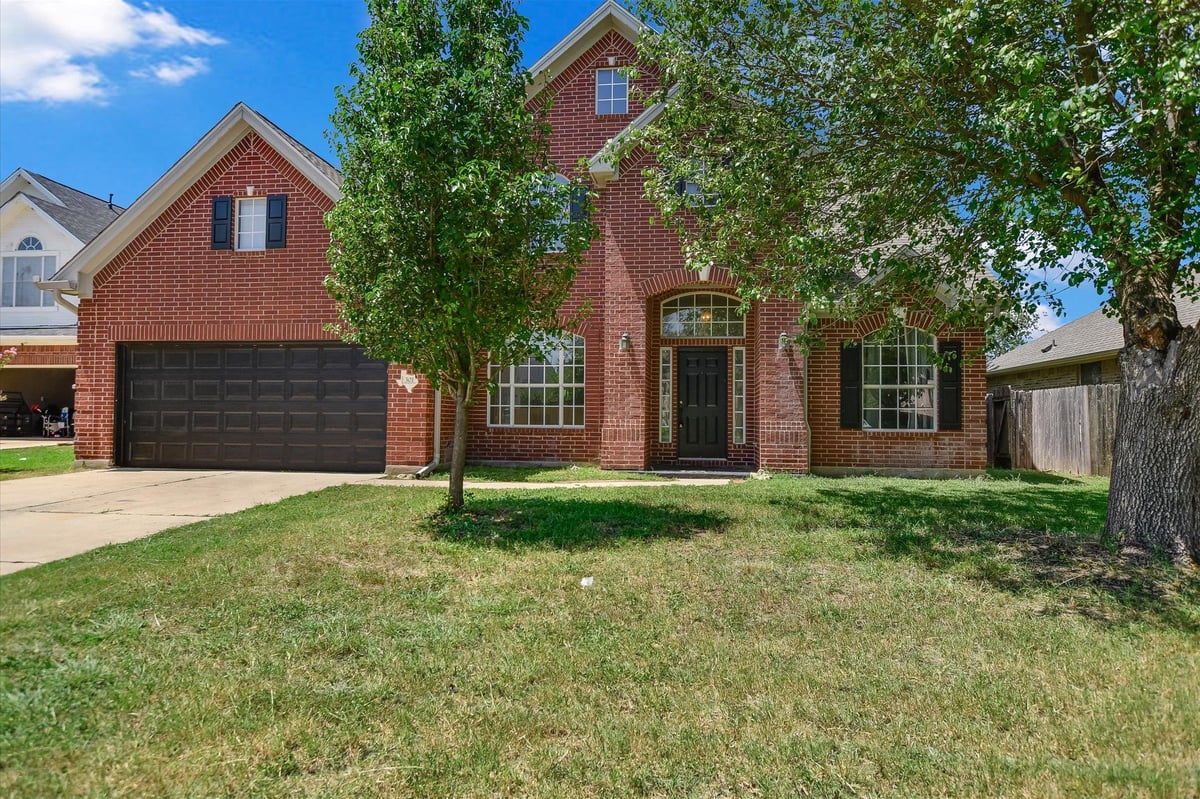 View 301 Gulfstream Dr in Stonehedge Sec 01 301 Gulfstream Dr - property photo 1 - Luxury home in Stonehedge Sec 01, Georgetown, TX