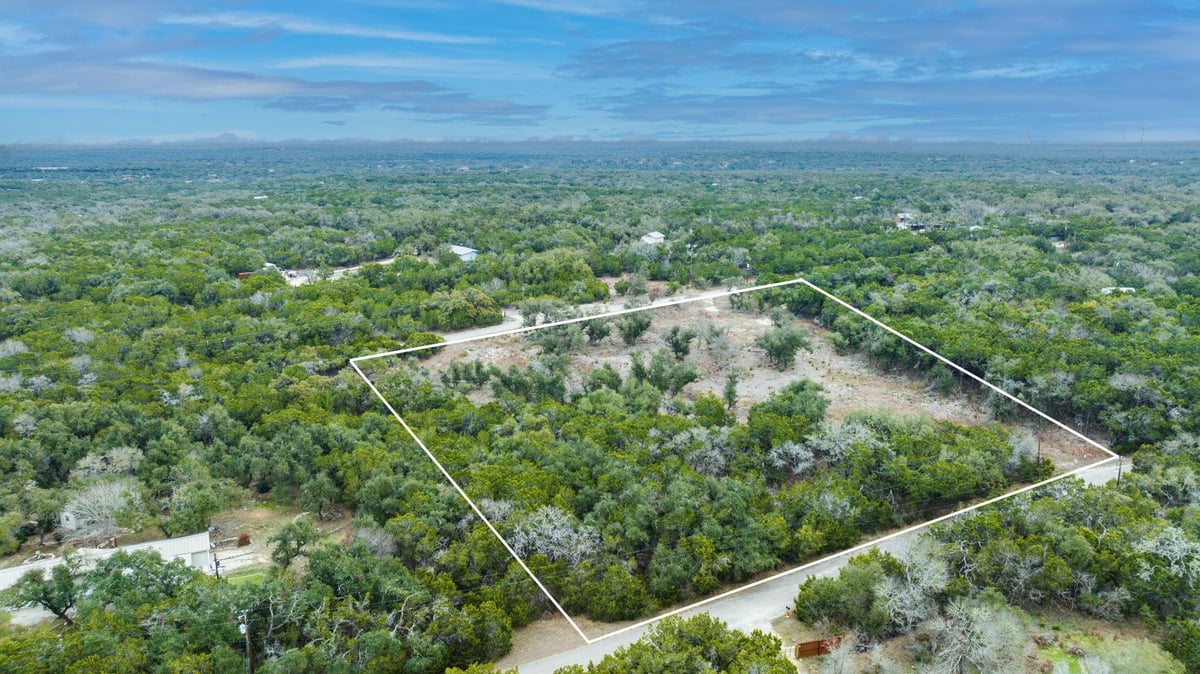View 301 Lonesome Trl in Rolling Oaks Ranch Sec 4 301 Lonesome Trl - property photo 1 - Luxury lot in Rolling Oaks Ranch Sec 4, Driftwood, TX
