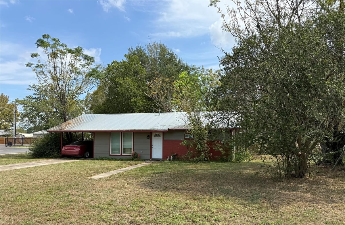 View 301 Lynch ST in Smithville 301 Lynch ST, photo 1 of 11, Smithville, Smithville, TX