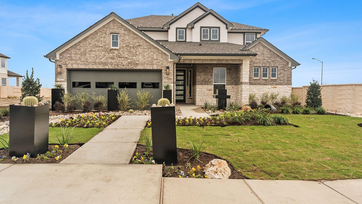 301 Raleigh DR - front exterior - Luxury home in Highland Village, Georgetown, TX