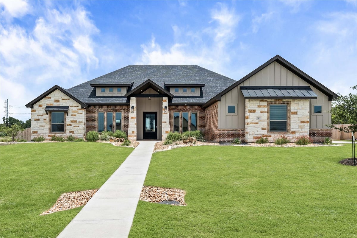 View 301 Rodeo RD in Stinnett Mill 301 Rodeo RD - property photo 1 - Luxury home in Stinnett Mill, Salado, TX