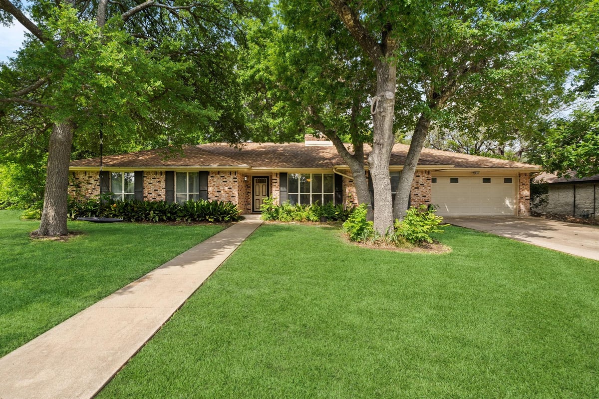 301 Tallwood Dr - front exterior - Luxury home in San Gabriel Heights Sec 05, Georgetown, TX