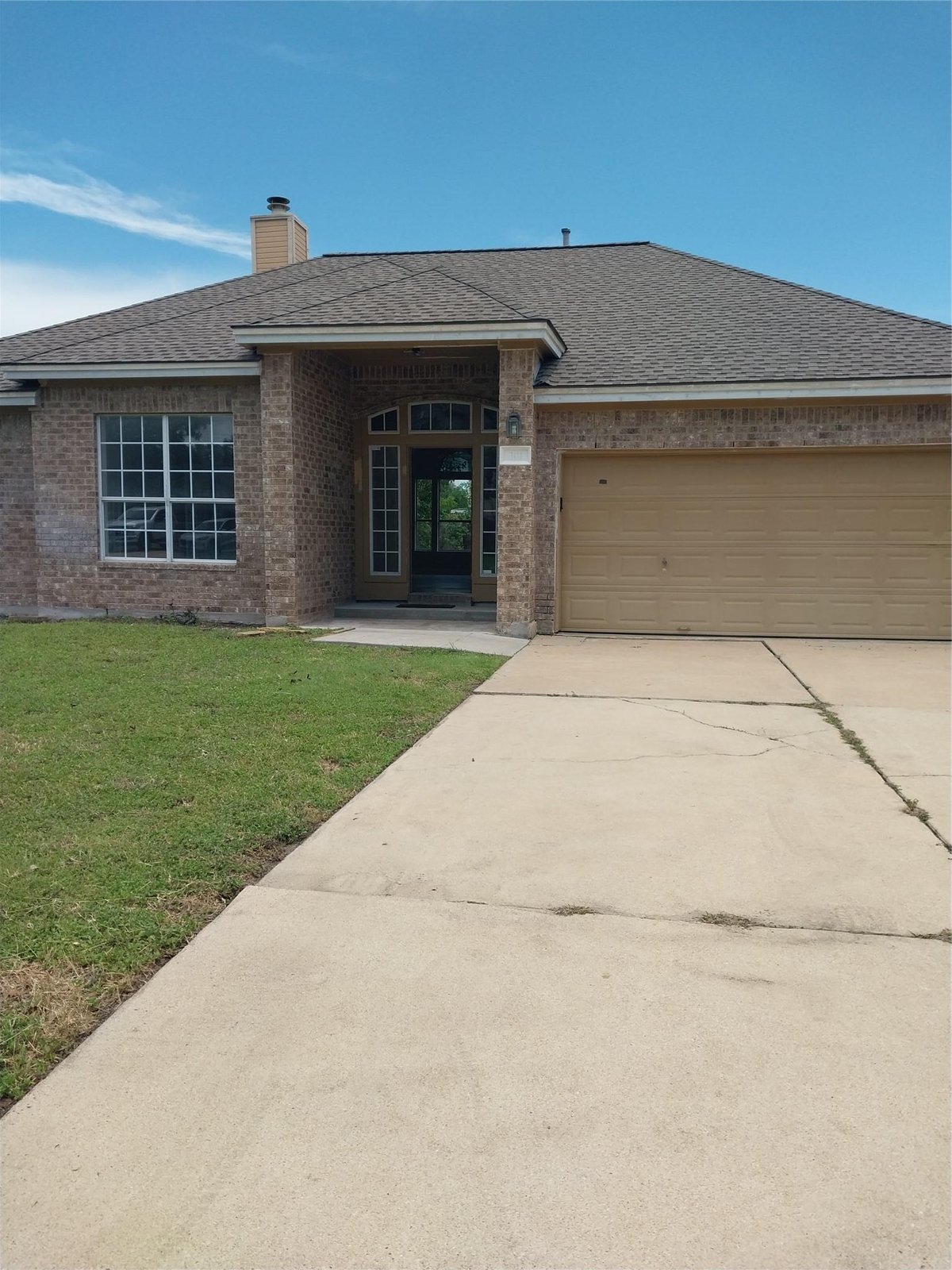 301 Thunderbay Dr - front exterior - Luxury home in STONEHEDGE 2, Georgetown, TX