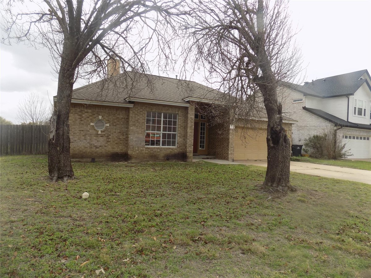 View 301 THUNDERBAY Dr in STONEHEDGE 2 301 THUNDERBAY Dr - front exterior - Luxury home in STONEHEDGE 2, Georgetown, TX