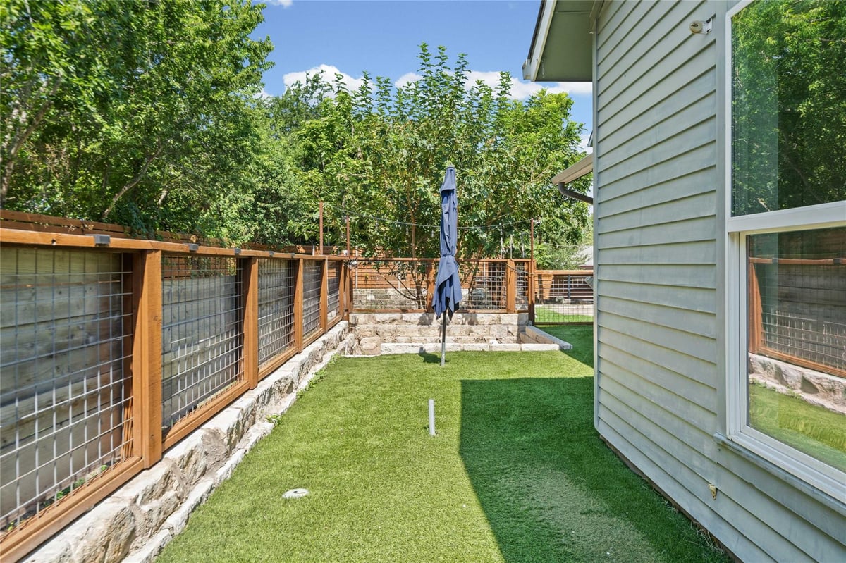 View 301 W Stassney LN Unit #34 in Sweetbriar Condos 301 W Stassney LN Unit #34 - property photo 1 - Luxury home in Sweetbriar Condos, Austin, TX