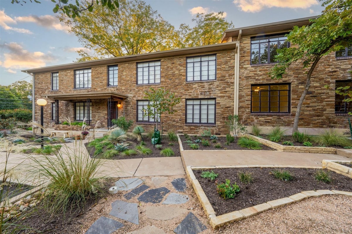 View 3010 Windsor RD Unit #F in Westfield B 3010 Windsor RD Unit #F - property photo 1 - Luxury home in Westfield B, Austin, TX