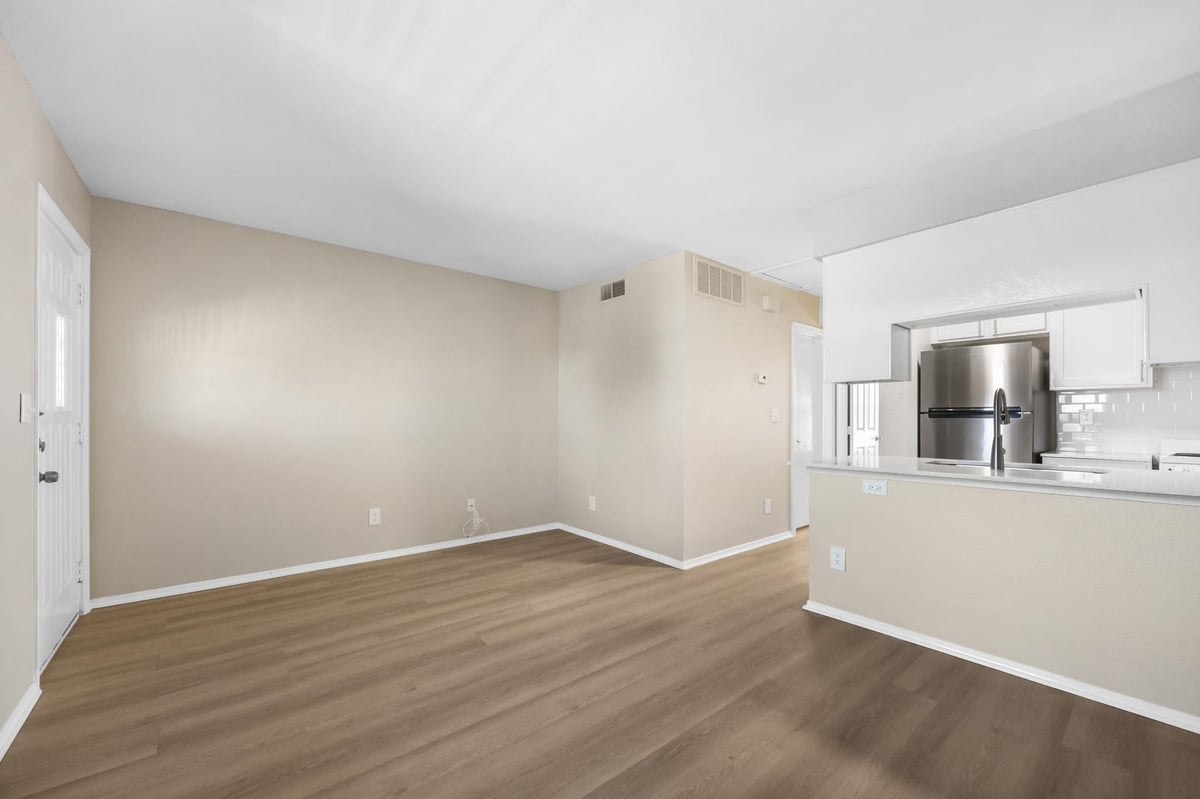 3012 Whisper Oaks LN Unit #J - front exterior - Luxury home in Whisper Oaks Condos, Georgetown, TX