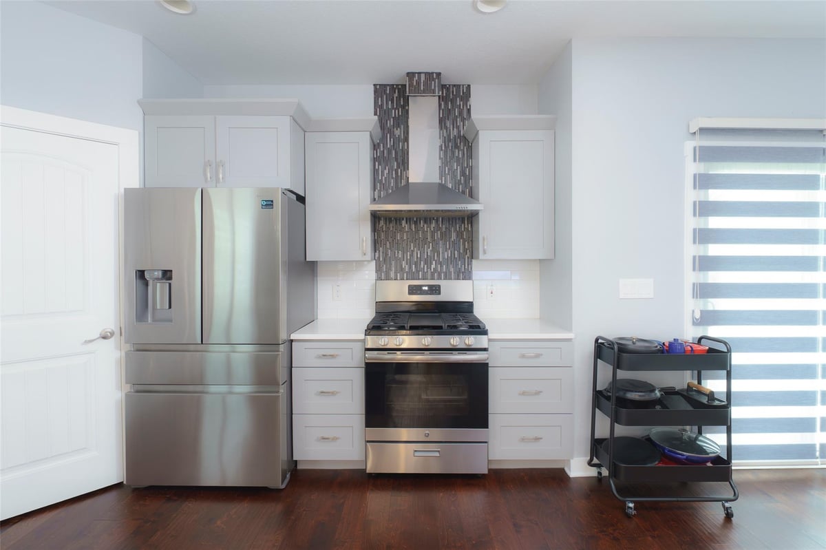Living area at 302 Delmar Ave Unit #B - 3 bed 2 bath home