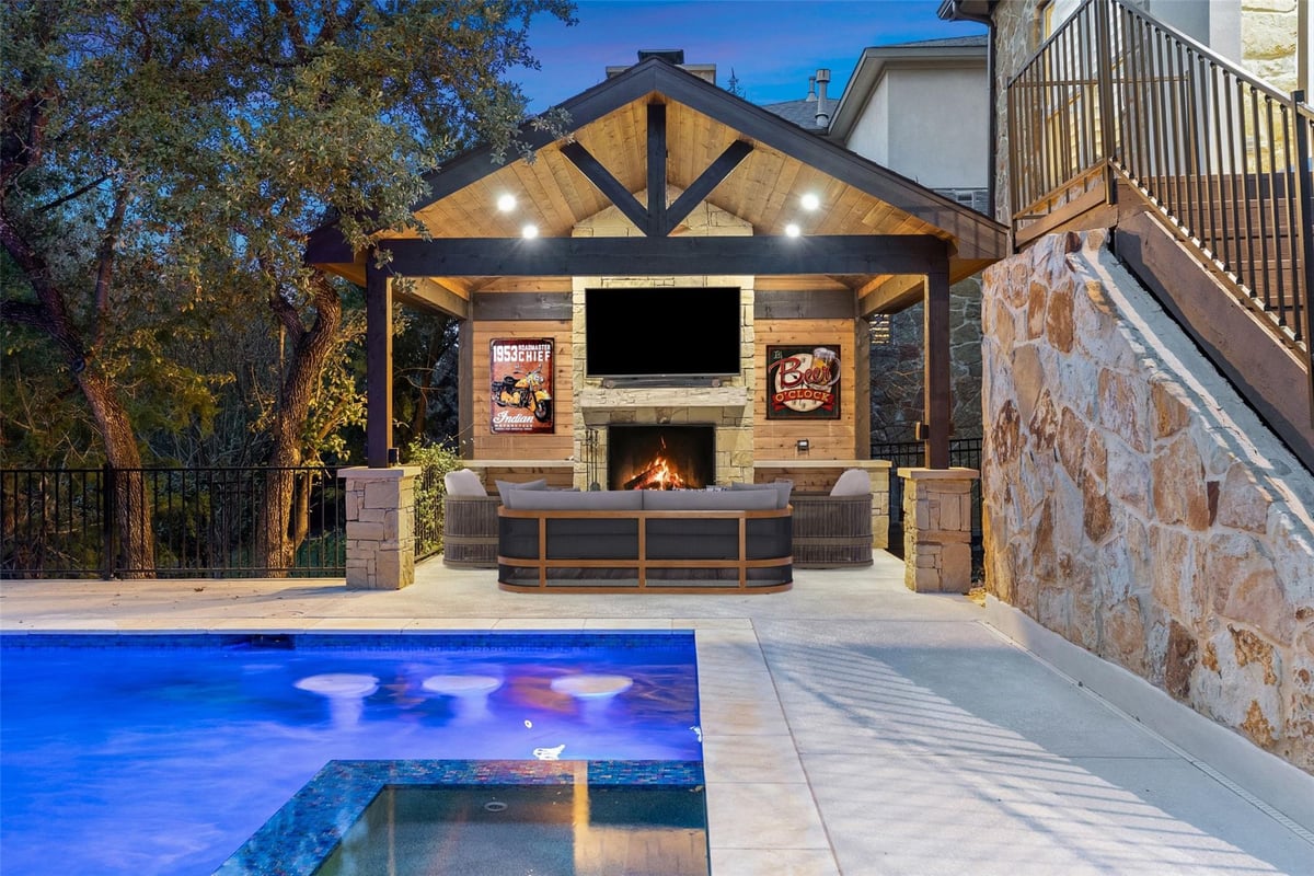 302 Duffy Ln - front exterior - Luxury home in Rough Hollow- The Woodlands, Lakeway, TX