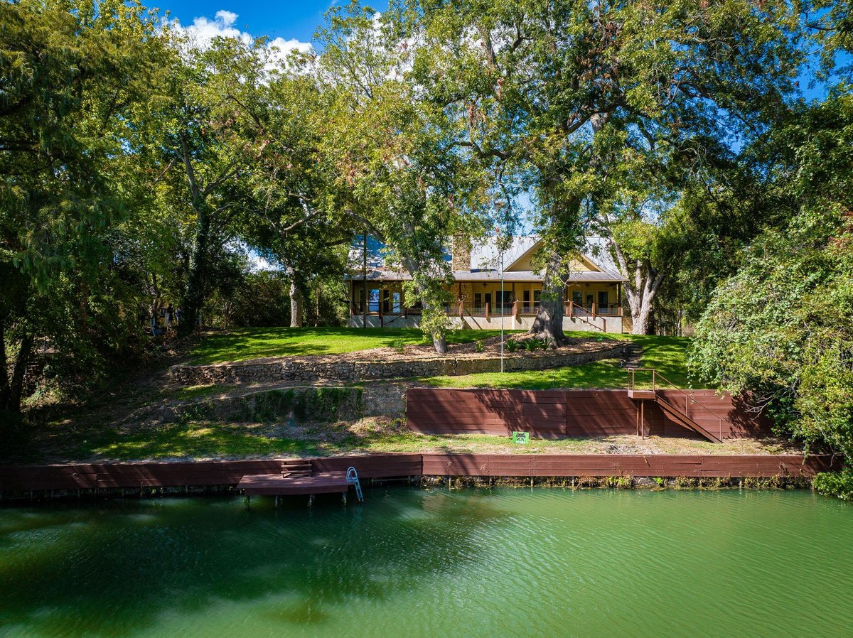 View 302 Guadalupe River Dr in Parkview Estates 302 Guadalupe River Dr - front exterior - Luxury home in Parkview Estates, Seguin, TX