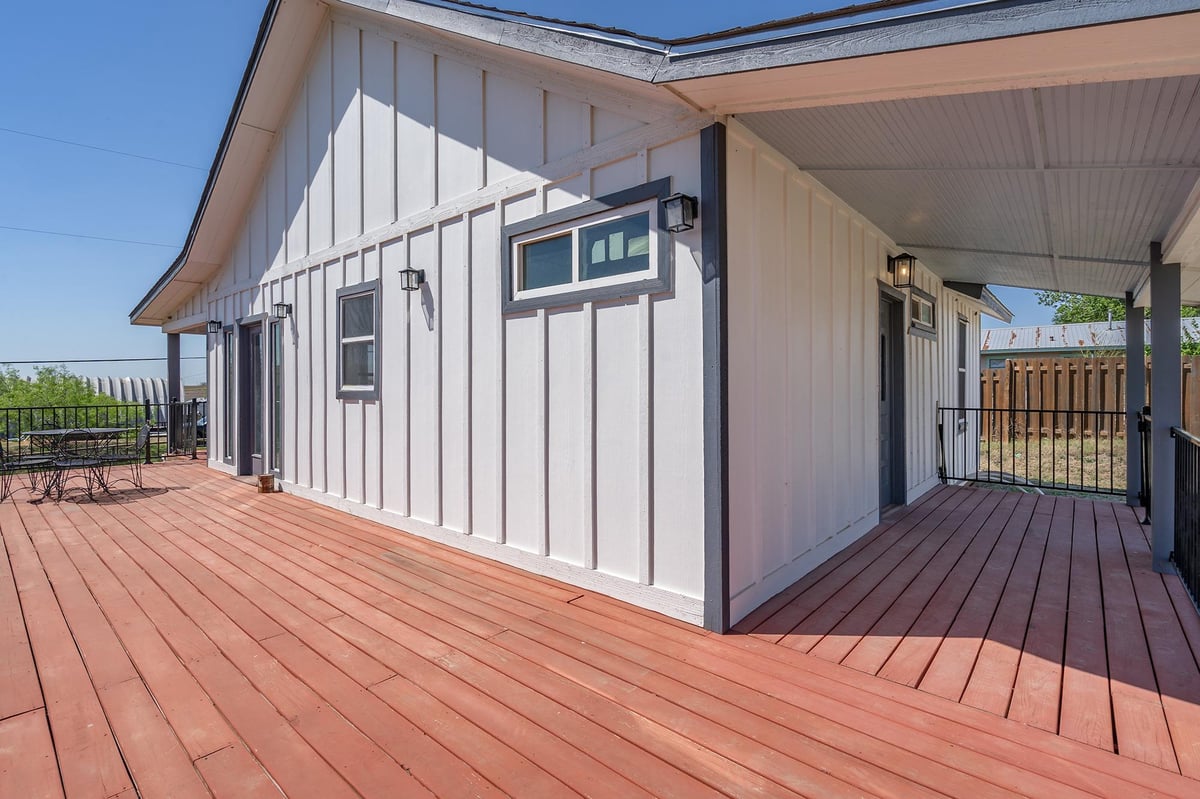 Primary bedroom at 302 N Austin St - 2 bed 2 bath home