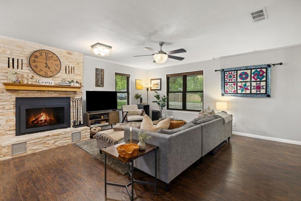 Primary bedroom at 302 Schramm Rd - 3 bed 2 bath home