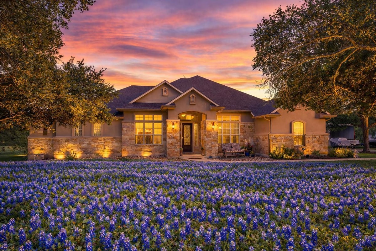 30201 Live Oak Trl - property photo 1 - Luxury home in Live Oak Park, Georgetown, TX