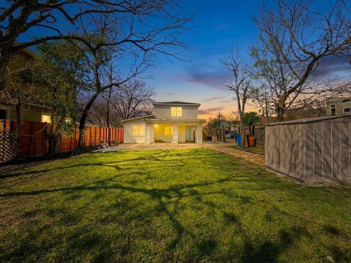 View 3024 E 12th ST in McKinley Heights 3024 E 12th ST - property photo 1 - Luxury home in McKinley Heights, Austin, TX