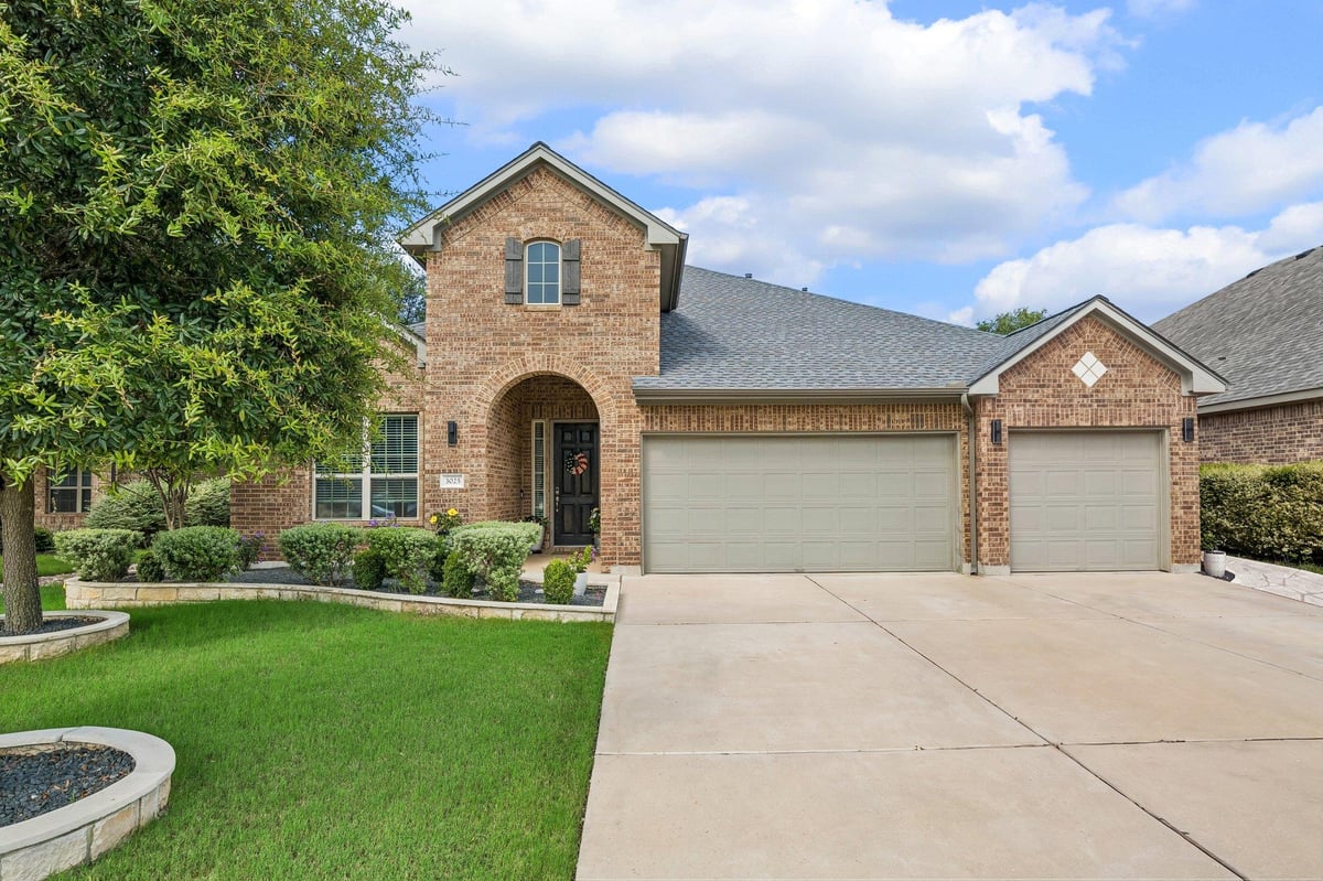 View 3025 Silvergrass CV in Bluffs/Crystal Falls Ph 3H Sec 3025 Silvergrass CV - front exterior - Luxury home in Bluffs/Crystal Falls Ph 3H Sec, Leander, TX