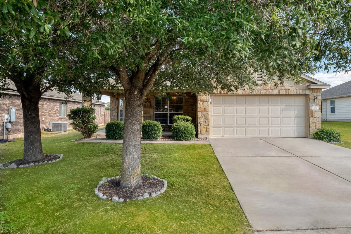View 303 Baldwin St in Riverwalk Ph 02 Sec 01 303 Baldwin St - front exterior - Luxury home in Riverwalk Ph 02 Sec 01, Hutto, TX